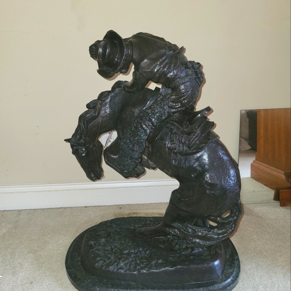 Fredrick Remmongt9n Brinze statues